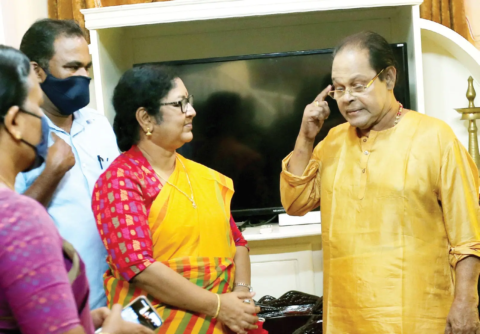 LDF candidate in Irinjalakkuda R Bindu visiting Innocent
