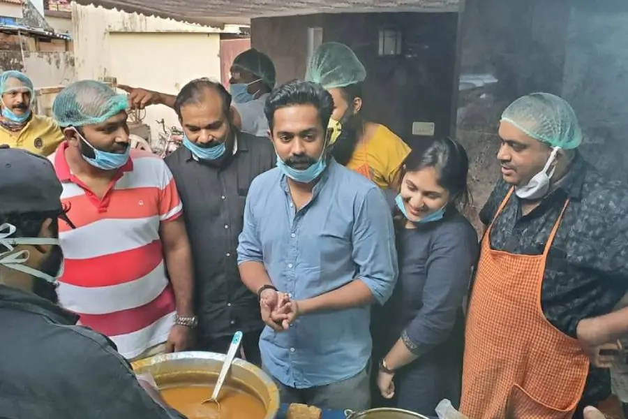 Asif Ali, wife spend quality time in COVID-19 kitchen