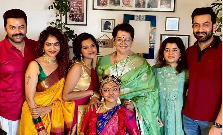 Indrajith and Prithviraj with family| Photo: instagram|poornimaindrajith