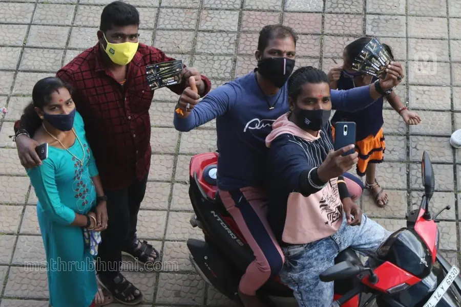 Theatres reopen in Kerala; ecstatic crowd and long queue for ‘Master’ first show