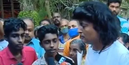 Boby Chemmanur visiting deceased couple's sons | Screengrab: Mathrubhumi News