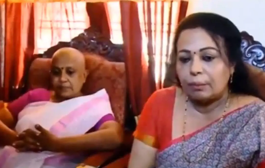 Sobhana George visits Lathika Subhash | Screengrab: Mathrubhumi News