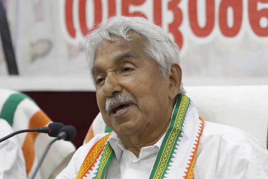 Intense discussions on fielding Oommen Chandy from Thiruvananthapuram