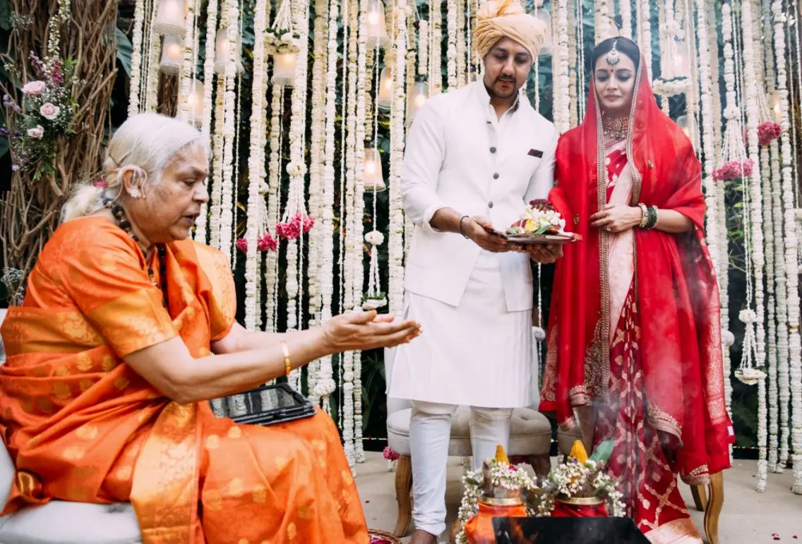 Dia Mirza with her groom and priest during wedding | Photo: twitter|deespeak
