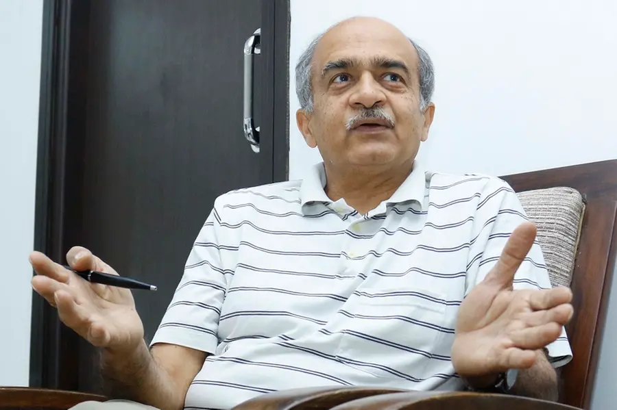 SC refers 2009 contempt case against Prashant Bhushan to other bench