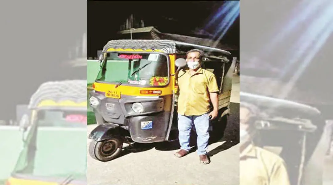 Madhunan near his auto ' Achyutham'
