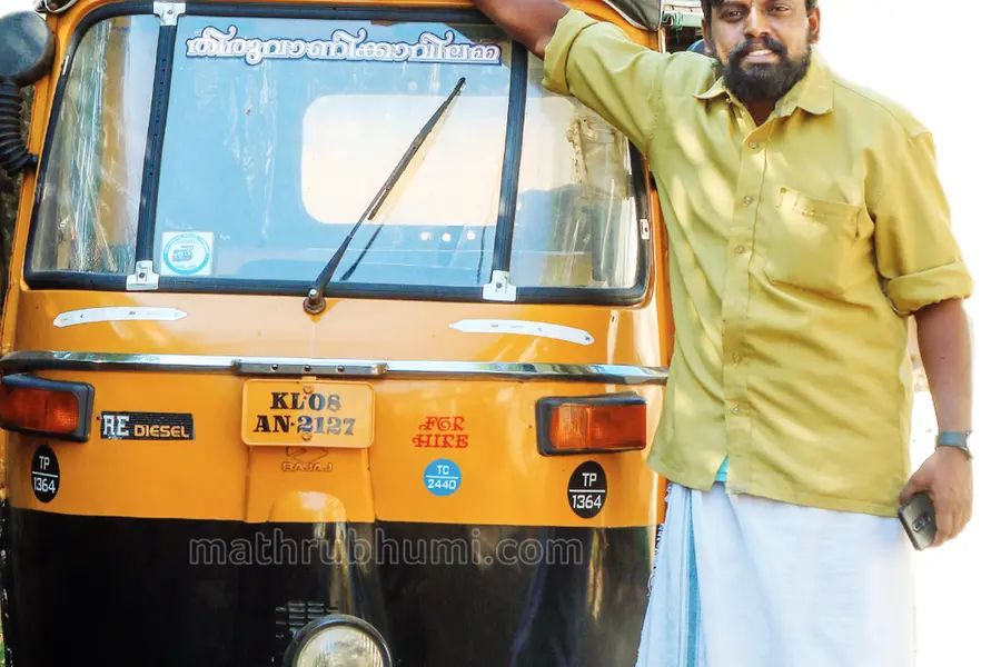 Man fails Xth, XIIth but tops college studies; Read this auto driver's unbeatable story