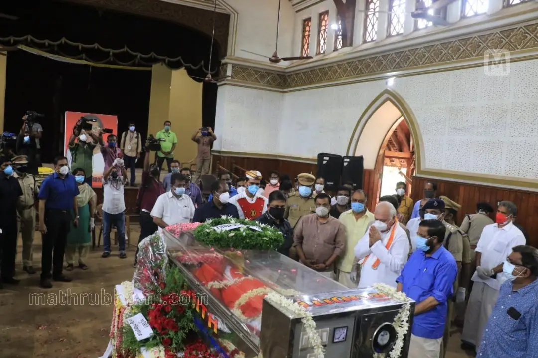 Kerala govenor Arif Mohammad Khan pays tribute to Gour Amma at Ayyankali hall in Thiruvananthapuram.Photo: S Sreekesh
