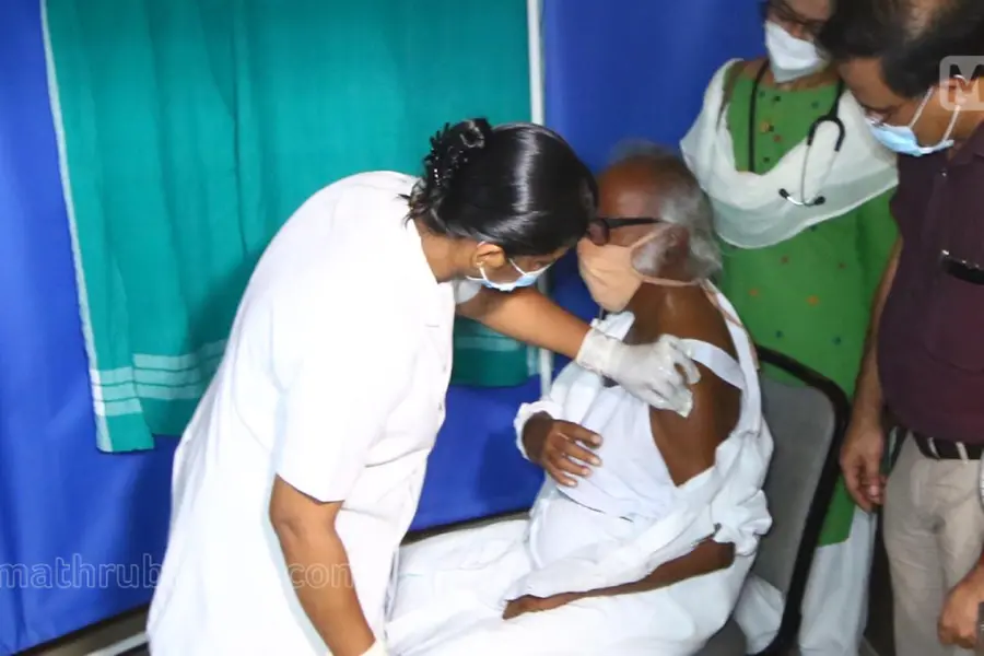Health minister gets first dose of COVID-19 vaccine, CM may take tomorrow