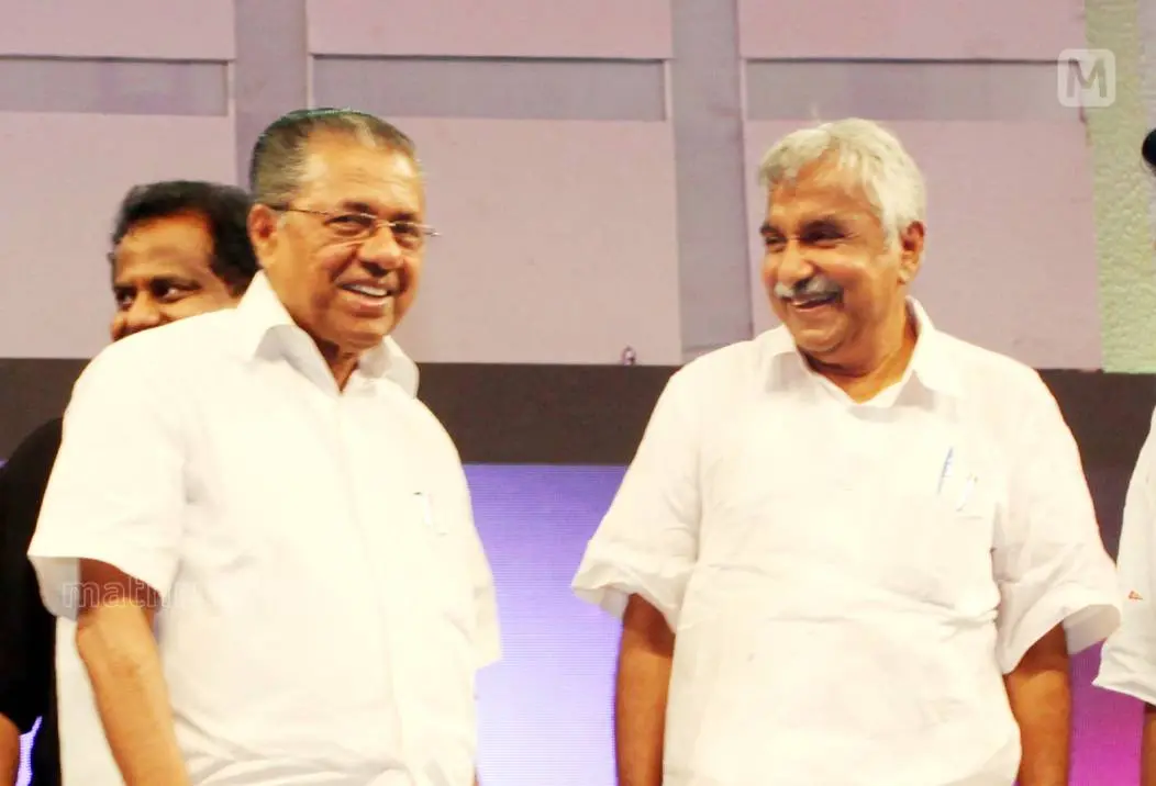 Pinarayi Vijayan and Oommen Chandy | Photo: Latheesh Poovathur | Mathrubhumi