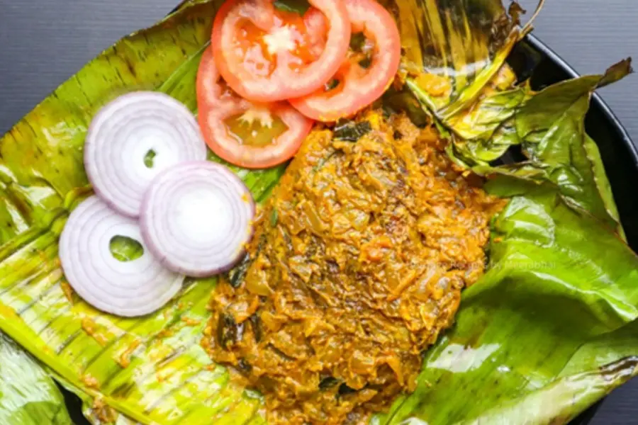 വാഴയിലയിൽ പൊള്ളിച്ചെടുത്ത കരിമീൻ