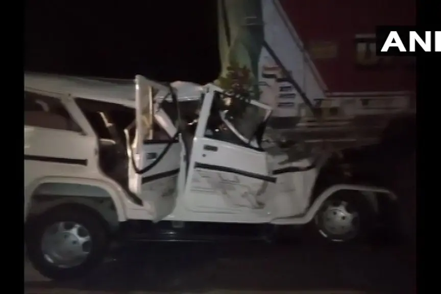 14 people, including 6 children, dead as car collides with truck in UP ...