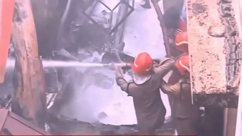 Fire breaks out at plastic godown | Screengrab: Mathrubhumi News