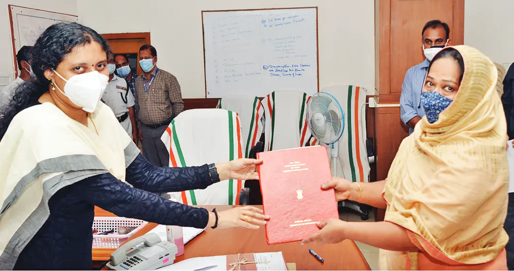 Collector Haritha handing the citizenship certificate to Raviathumma