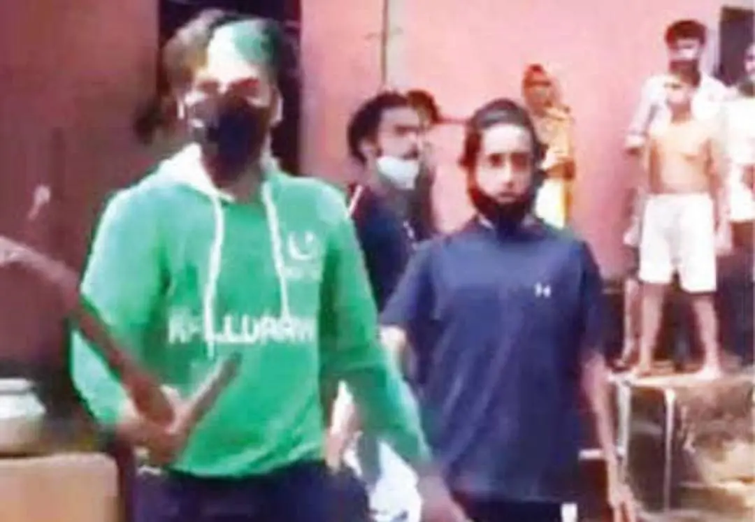 Attackers who manhandled Nizar and family | Photo: screengrab from video