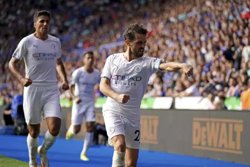 Manchester City earns 3rd straight win by beating Leicester 1-0