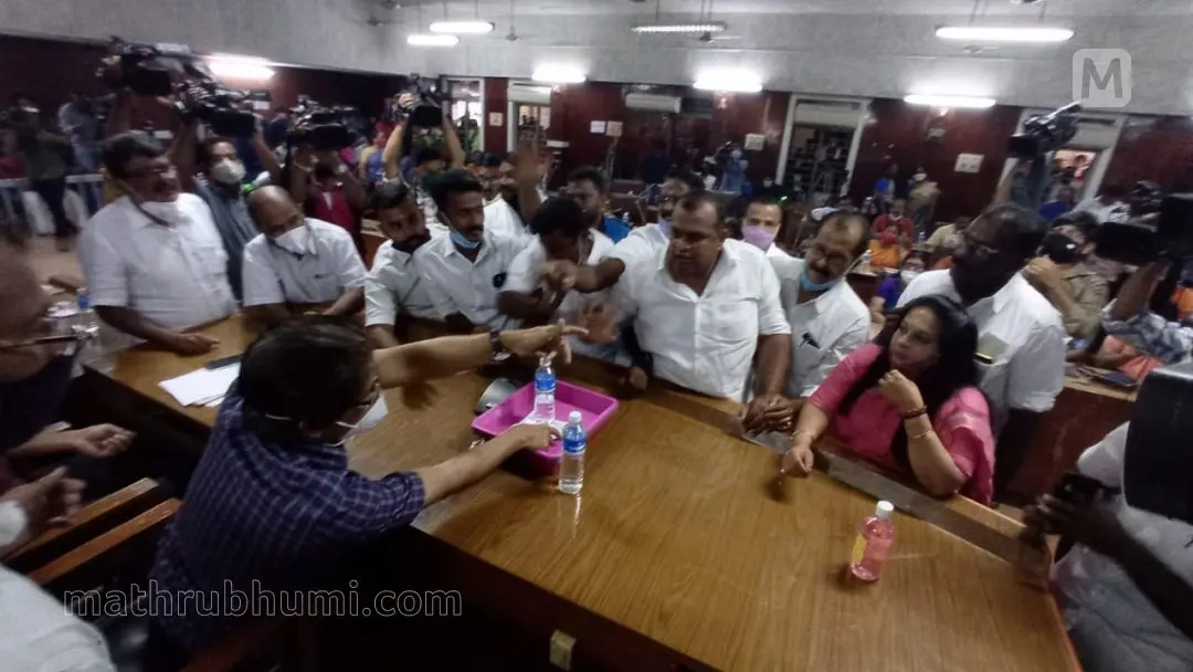 Ruckus at Palakkad Municipality | Photo: Ratheesh Pulikkal