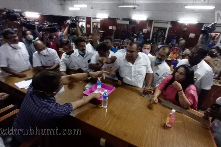 Ruckus in Palakkad Municipality after BJP councillor votes for CPM