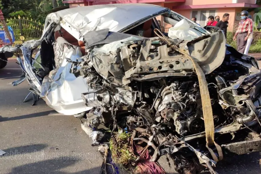 One killed, another injured in car-lorry collision in Kannur