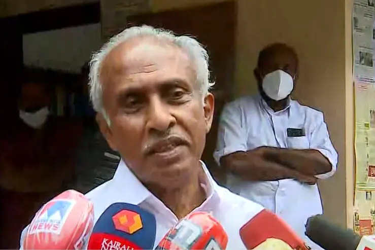 ആരുടെയും ഔദാര്യം ആവശ്യമില്ലെന്ന് ശിവദാസന് നായര്; പത്തനംതിട്ട ഡിസിസിയില് കരിങ്കൊടി
