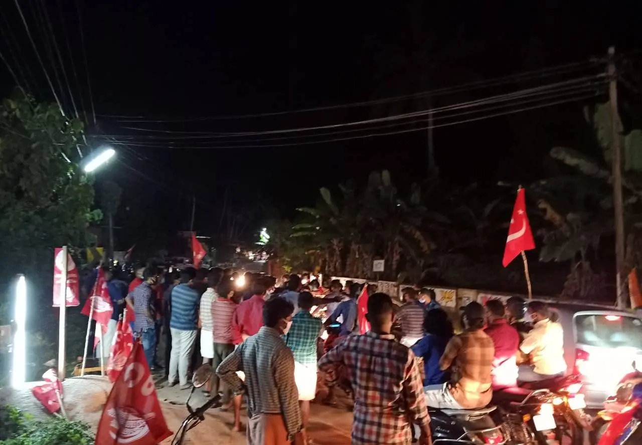 A view of clash between CPM and CPI in Perungoor.