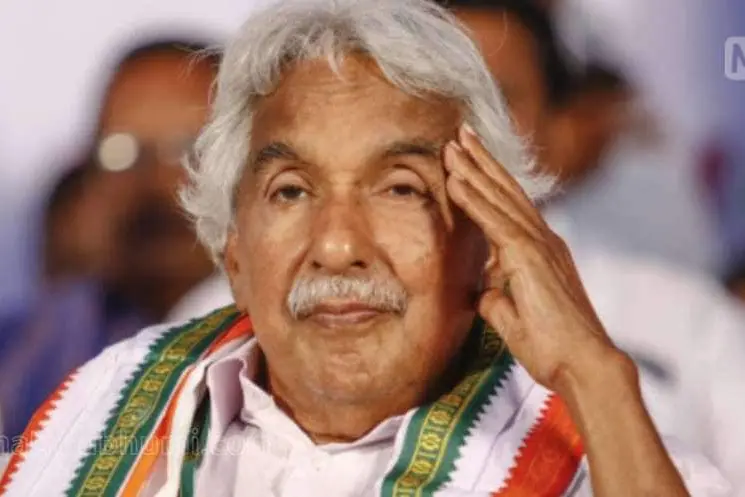 പാലത്തിന്റെ 30 % പണി ഈ സര്ക്കാരിന്റെ കാലത്ത്: ആ അപാകതയ്ക്ക് ആര് ഉത്തരം പറയുമെന്ന് ഉമ്മന് ചാണ്ടി