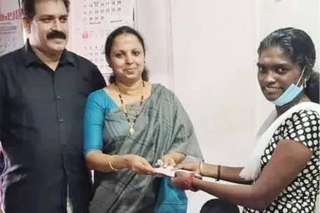 Smija gets Rs 51 lakh for honesty; hands over ticket worth Rs 6 cr