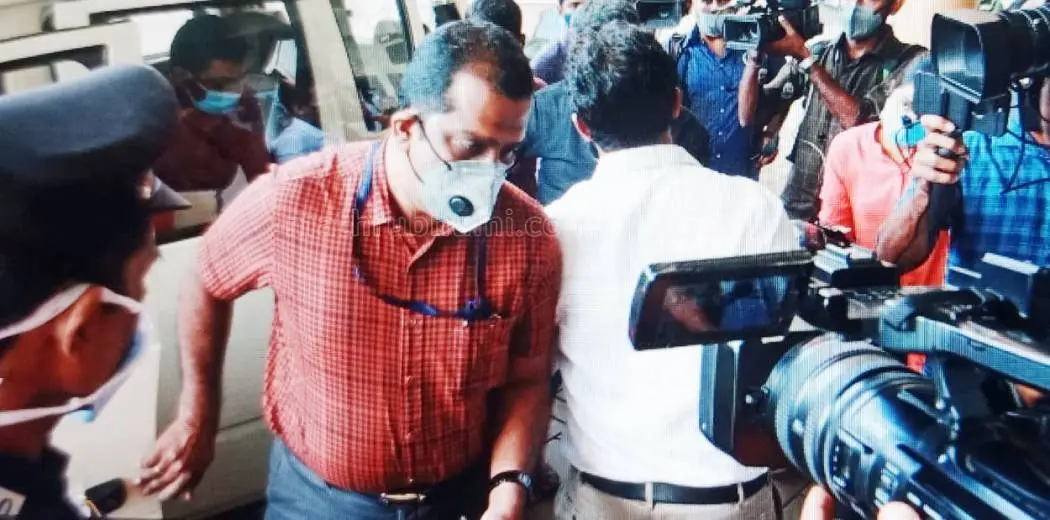 Vigilance team arrives at Lakeshore hospital | Photo: B Muraleekrishnan|Mathrubhumi