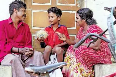 10-yr-old boy sells papad to help bedridden father and mom who works as housemaid