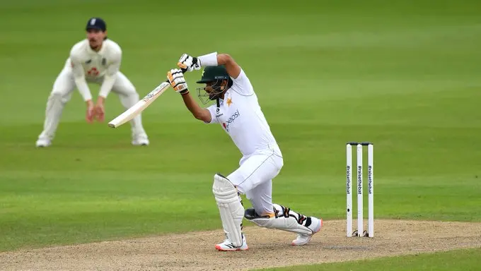 Babar Azam batting against England (photo: Twitter|PCB)