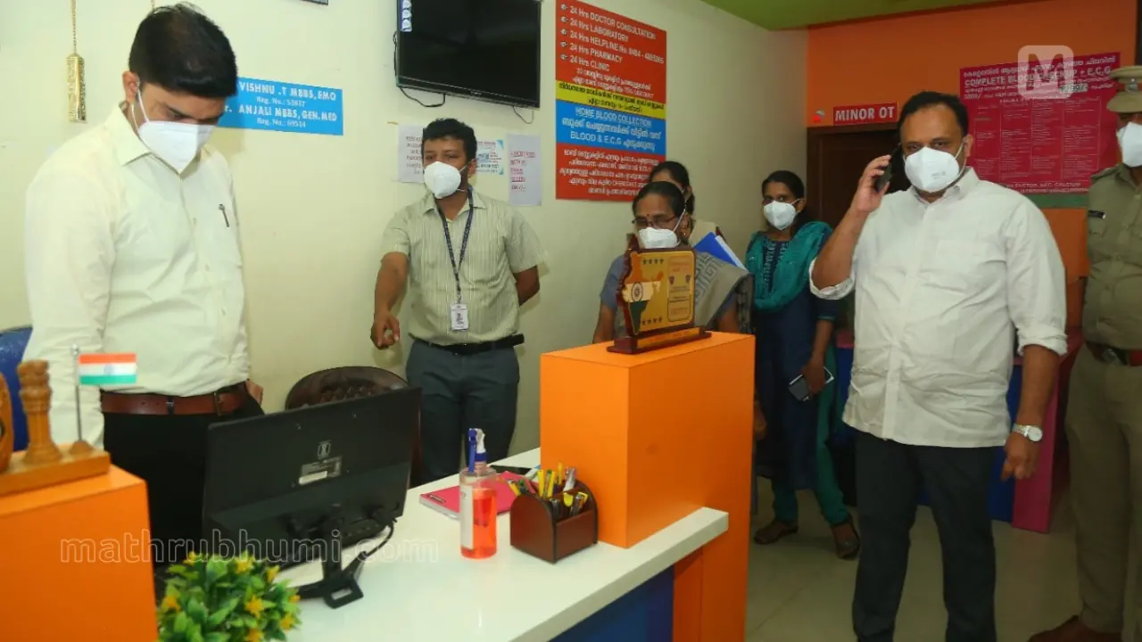 Ernakulam District Collector Jafar Malik inspecting the lab | Photo: Mathrubhumi