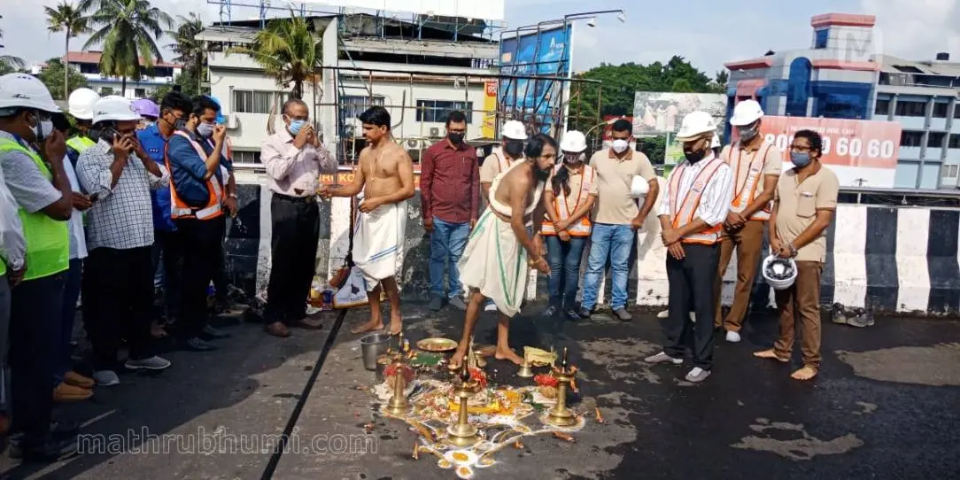 Pooja held ahead of demolishing Palarivattom flyover | Photo: B Muraleekrishnan | Mathrubhumi