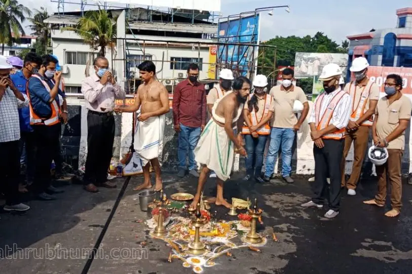 Palarivattom flyover demolition begins; slabs to be cut using diamond cutter