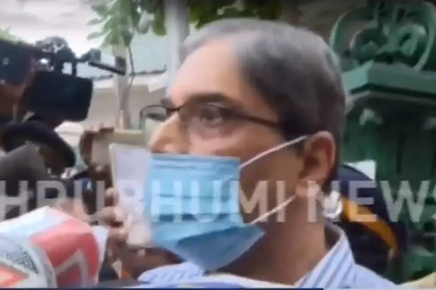 After fire, clash erupts at Secretariat, Chief Secretary intervenes