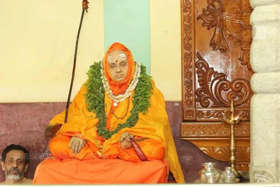 Head of Edaneer Math Kesavananda Bharati passes away