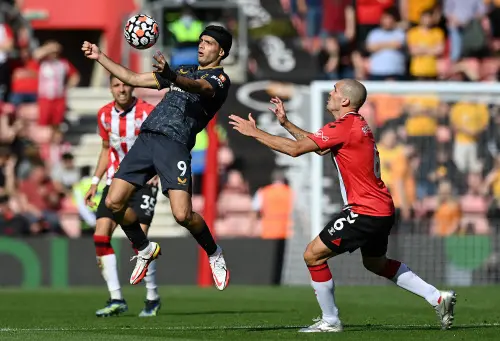 Oriol Romeu (R) vies with Raul Jimenez | Photo: AFP