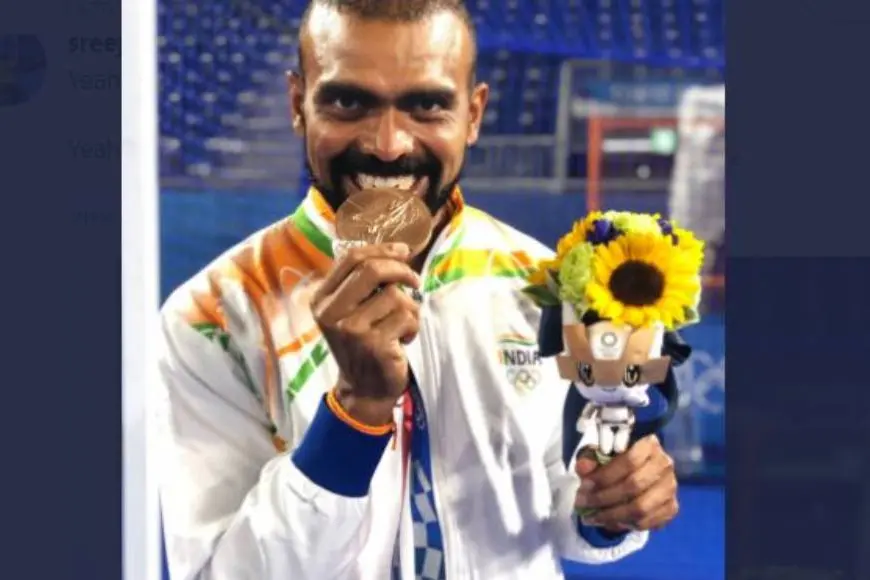 Olympic medal winner PR Sreejesh lands in Kerala, receives warm welcome