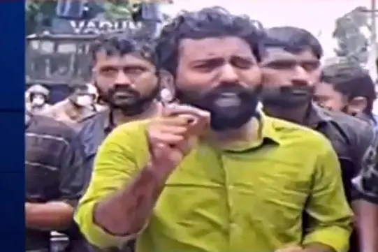 മന്ത്രി മേഴ്‌സിക്കുട്ടിയമ്മയുടെയും പോലീസിന്റെയും വീടാക്രമിക്കുമെന്ന ഭീഷണിയുമായി യുവമോര്‍ച്ച നേതാവ്