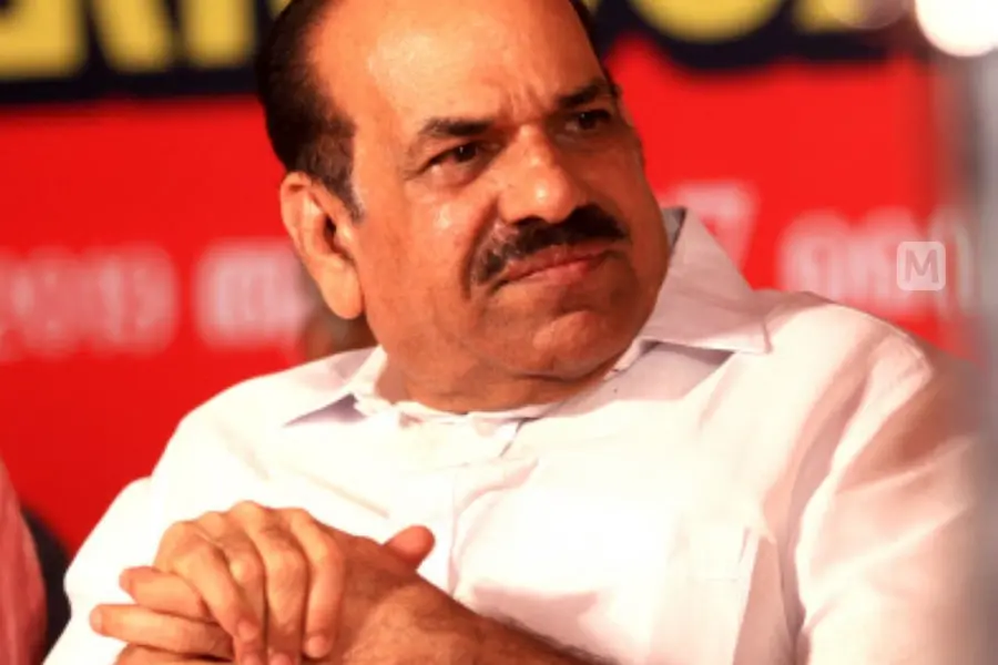 കോണ്ഗ്രസില് നേതാക്കളുടെ ഉരുള്പ്പൊട്ടല്; വെറുതെ പറഞ്ഞാൽ കേഡർ പാർട്ടിയാകില്ല: കോടിയേരി