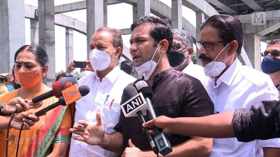 Kochi Mayor Soumini Jain, MLA PT Thomas and MP Hibi Eden addressing the media | Photo: Mathrubhumi