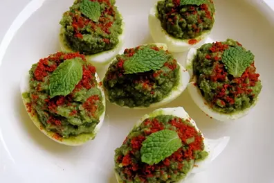 Boiled Egg with green chutney just in 2 minutes