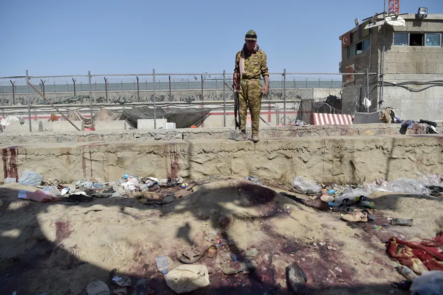 Evacuation flights resume in Kabul after deadly bombings