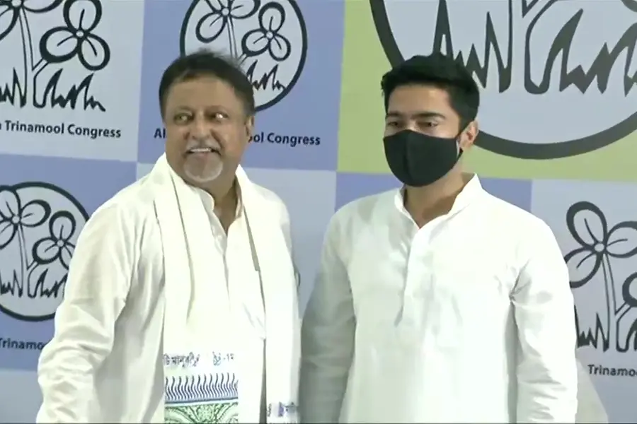 Ex-BJP vice president Mukul Roy, son join TMC in Mamata's presence