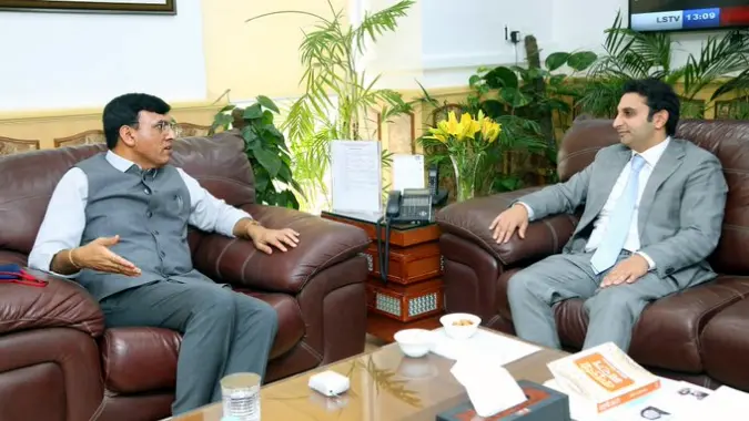 Union Health Minister Mansukh Mandaviya meets Serum Institute of India (SII), CEO, Adar Poonawalla | Photo: ANI