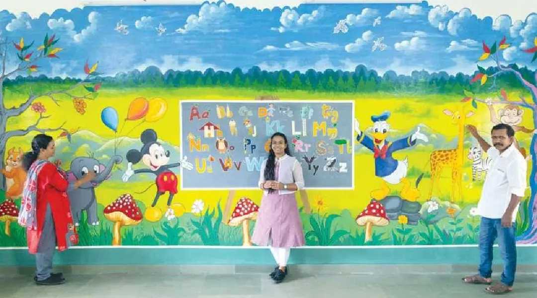 Sreenandini with her parents Ratheesh and Rekha near the painting on school wall | Photo: Mathrubhumi