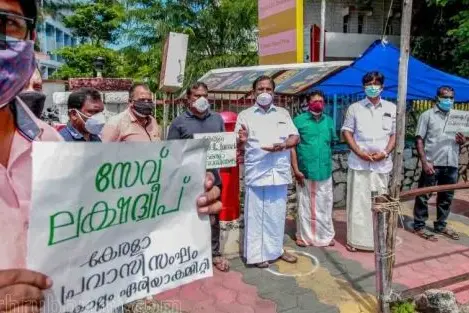 Underwater protest, fast by Lakshadweep people demanding Administrator's recall