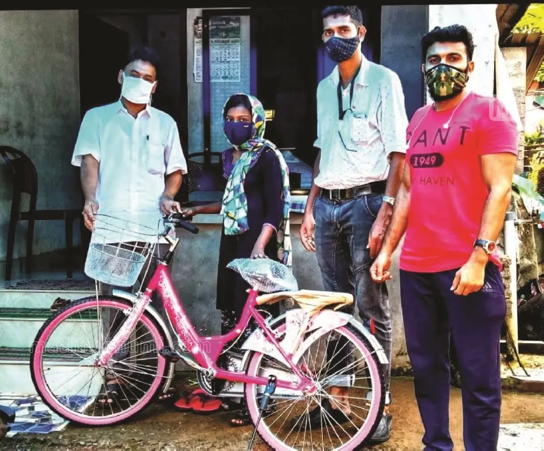 Nihala Fathima receiving real bicycle as gift | Photo: Mathrubhumi