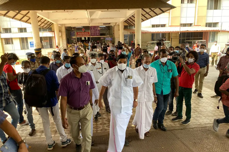 Vava Suresh recovers, leaves hospital