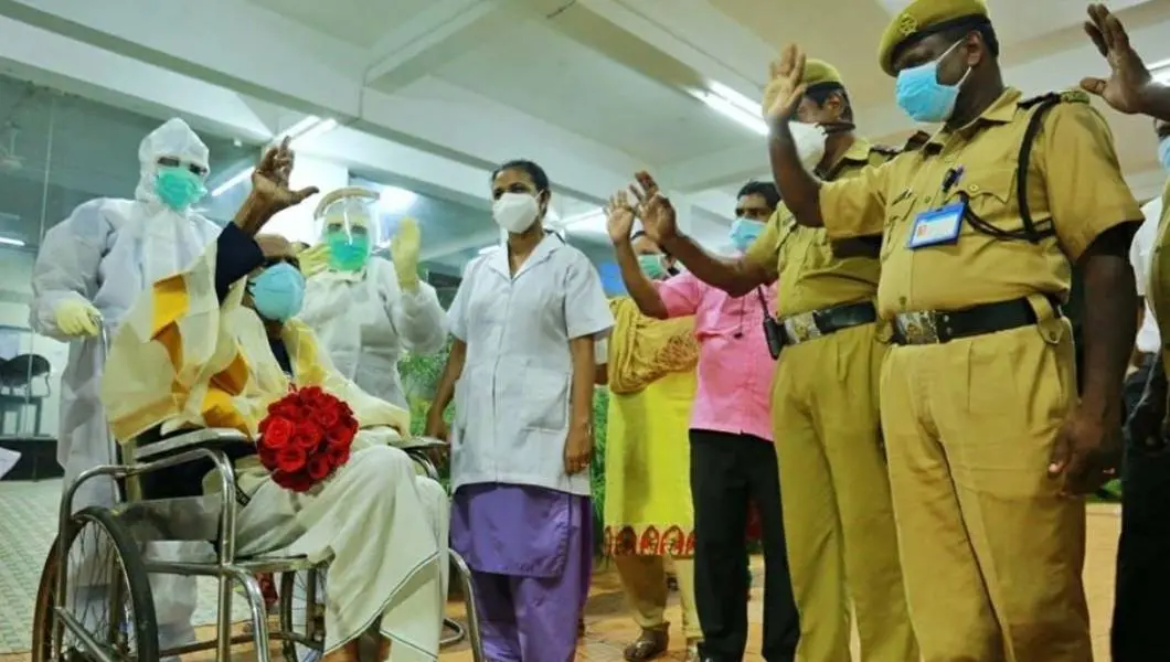 The staff of Kalamassery medical college gives a send off to the 103-year-old recovered patient honouring with traditional shawl and flowers