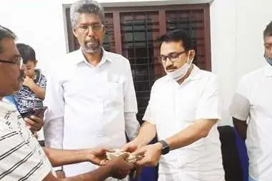 4 siblings contribute money saved for Hajj pilgrimage to repatriate 12 expats
